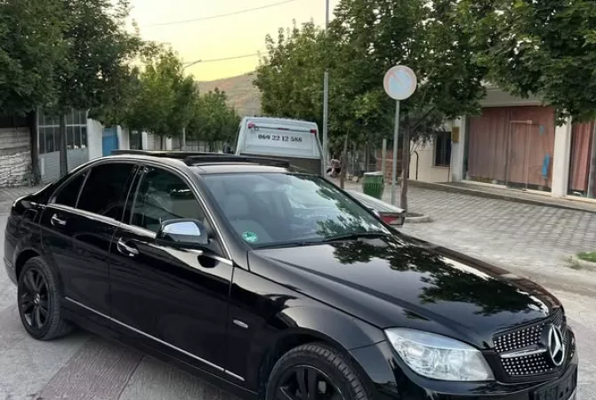 Makina ne shitje ne Tirane, Mercedes-Benz, 2008 Diesel,Kambio Automatik Pagesa 7,600  Euro.