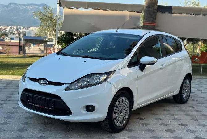 Makina ne shitje ne Tirane, Ford, 2010 Benzine,Kambio Manual Pagesa 3,400  Euro.