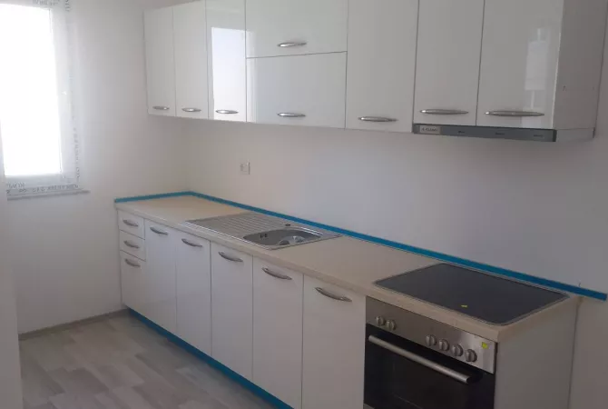 Mobilje dhe Elektroshtepiake  ne Tirane - 100,000 Leke