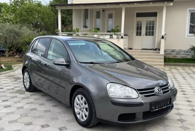 Makina ne shitje ne Tirane, Volkswagen, 2006 Diesel,Kambio Manual Pagesa 4,000  Euro.