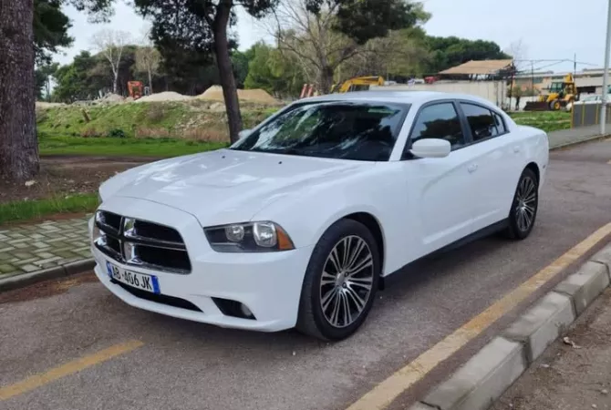Makina ne shitje ne Vlore, Dodge, 2012 Benzine,Kambio Automatik Pagesa 13,500  Euro.