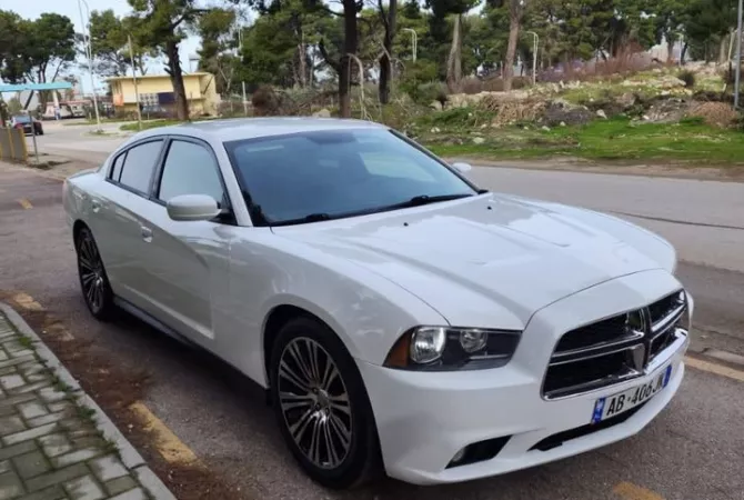 Makina ne shitje ne Vlore, Dodge, 2012 Benzine,Kambio Automatik Pagesa 13,500  Euro.
