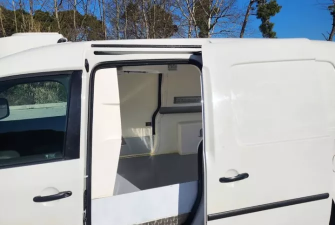 Makina ne shitje  ne Tirane - 12,900 Euro