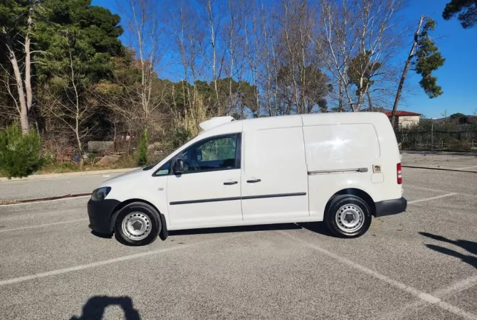 Makina ne shitje ne Tirane, Volkswagen, 2012 Diesel,Kambio Automatik Pagesa 12,900  Euro.