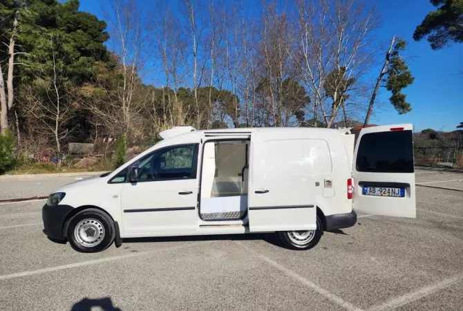 Makina ne shitje ne Tirane - 12,900 Euro