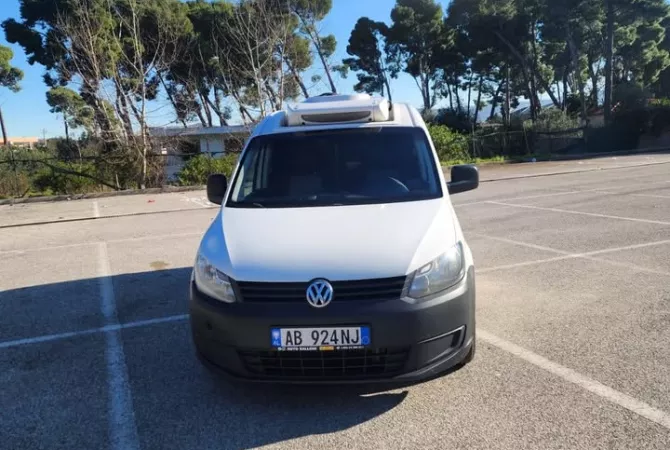 Makina ne shitje  ne Tirane - 12,900 Euro
