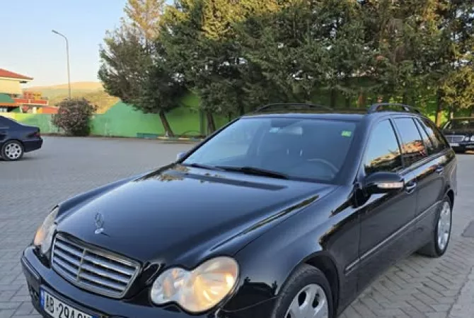 Makina ne shitje  ne Fier - 4,500 Euro