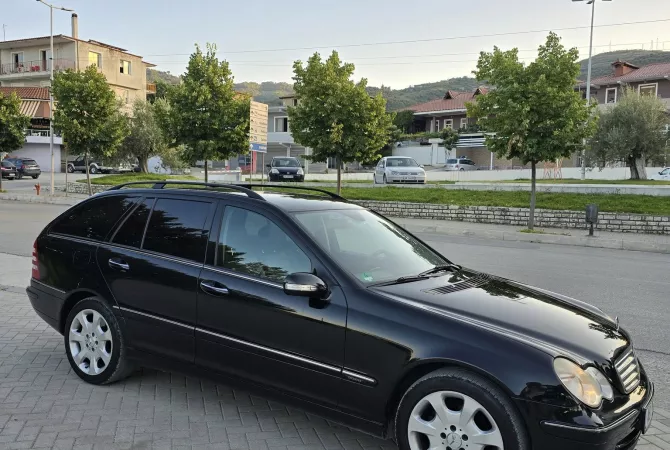 Makina ne shitje  ne Fier - 4,500 Euro