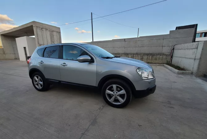 Makina ne shitje ne Tirane - 6,300 Euro
