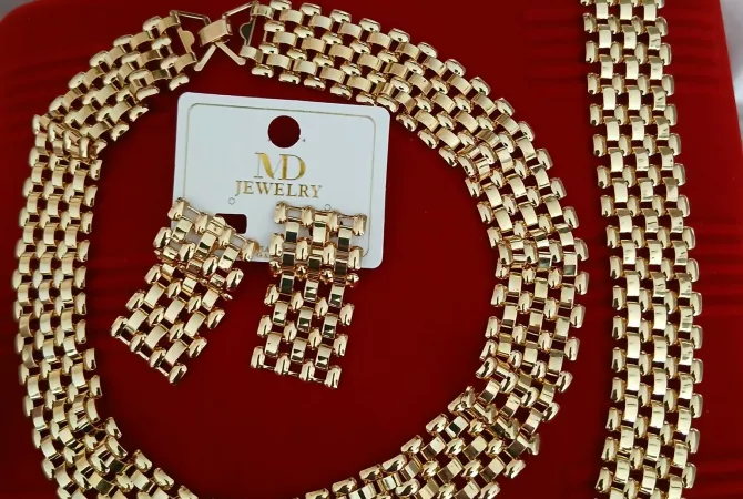 Accessori uomo e donna a Pristina - 40 Euro