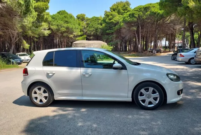 Makina ne shitje ne Tirane - 5,600 Euro