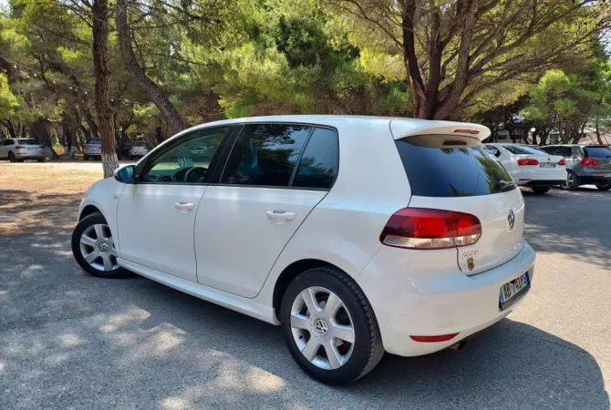 Cars for sale  in Tirana - 5,600 Euro