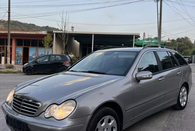 Makina ne shitje ne Tirane, Mercedes-Benz, 2005 gasoline-gas,Kambio Automatik Pagesa 3,800  Euro.