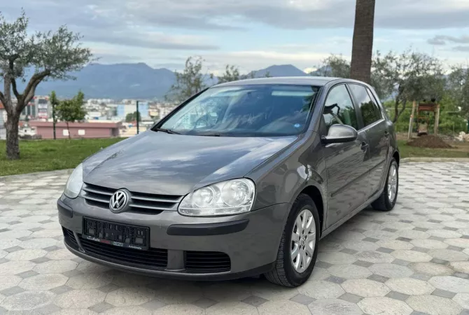 Makina ne shitje  ne Tirane - 4,000 Euro