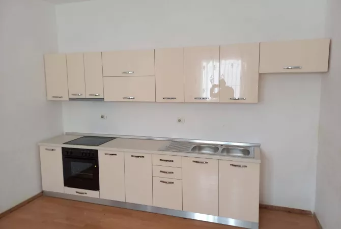 Mobili ed elettrodomestici  a Tirana - 1 Euro