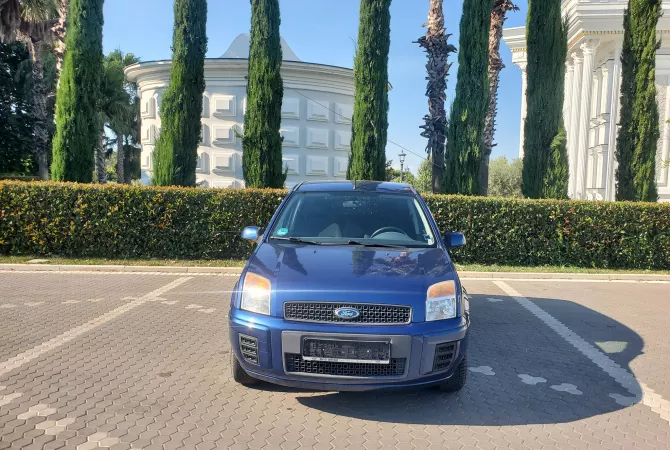 Makina ne shitje ne Tirane, Ford, 2009 Diesel,Kambio Manual Pagesa 3,800  Euro.