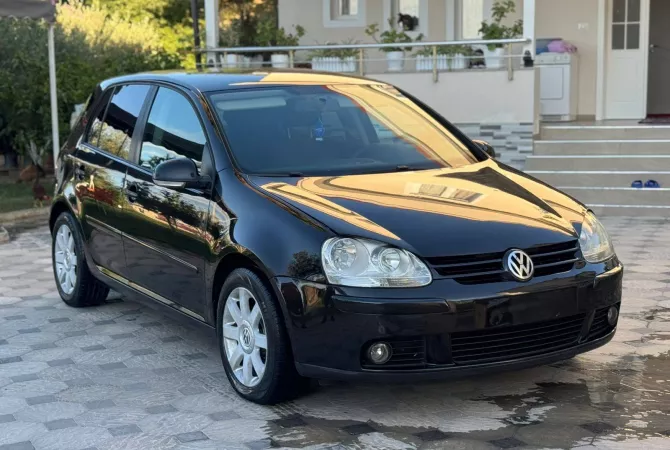 Makina ne shitje  ne Tirane - 3,900 Euro
