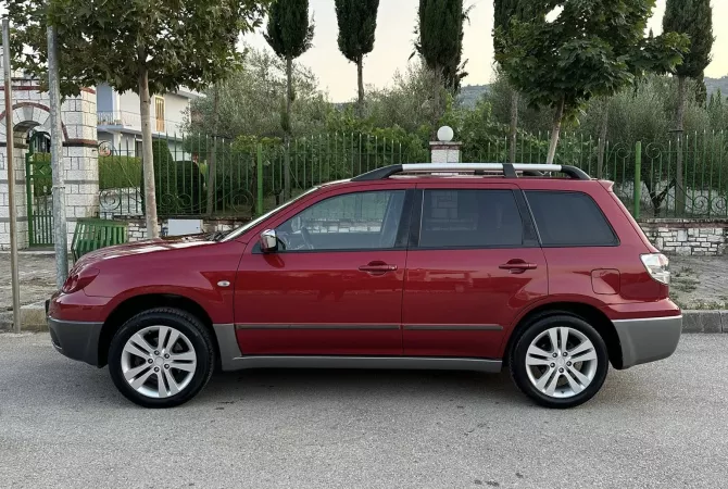 Makina ne shitje ne Tirane, Mitsubishi, 2005 Diesel,Kambio Automatik Pagesa 570,000  Leke.