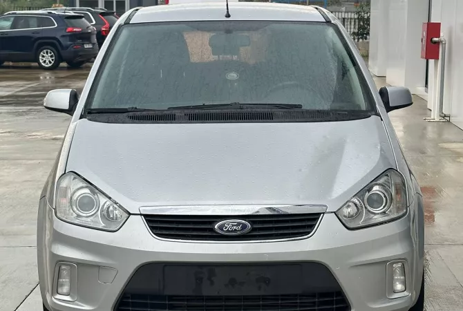 Makina ne shitje ne Tirane, Ford, 2010 Diesel,Kambio Manual Pagesa 3,200  Euro.