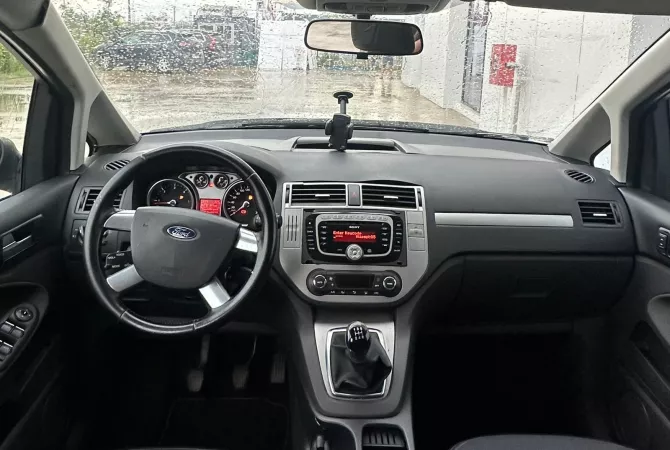 Makina ne shitje  ne Tirane - 3,200 Euro