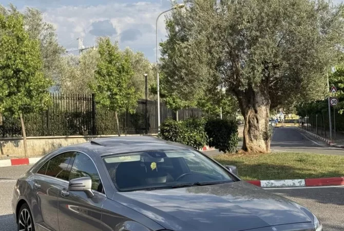 Makina ne shitje ne Tirane, Mercedes-Benz, 2014 Diesel,Kambio Automatik Pagesa 12,990  Euro.