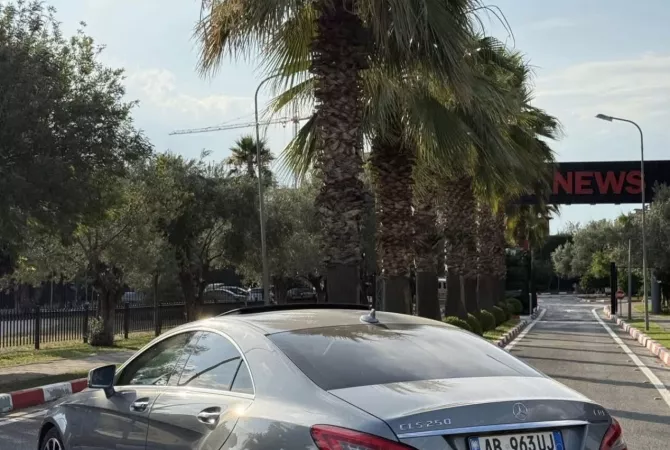 Makina ne shitje ne Tirane, Mercedes-Benz, 2014 Diesel,Kambio Automatik Pagesa 12,990  Euro.