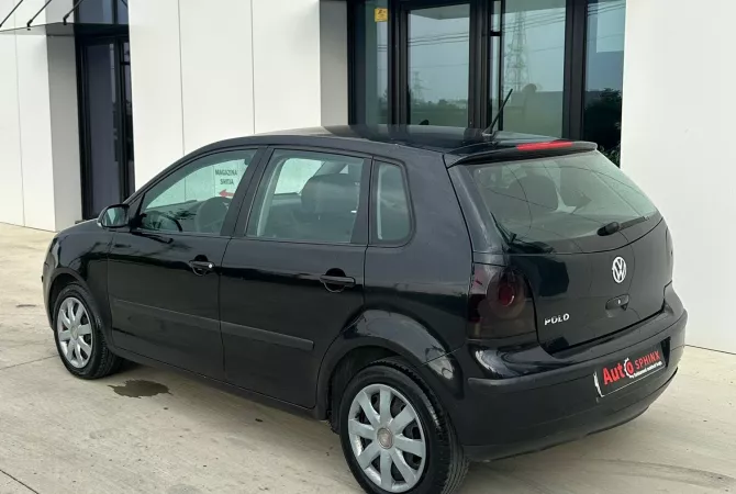Makina ne shitje  ne Tirane - 2,900 Euro