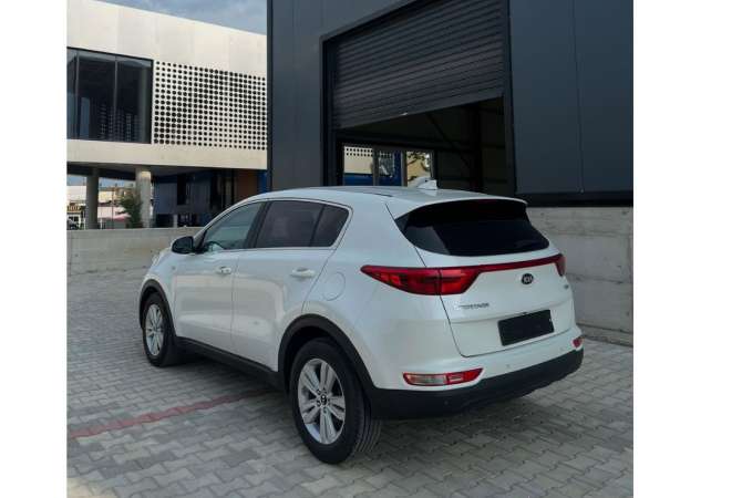 Makina ne shitje  ne Tirane - 9,800 Euro