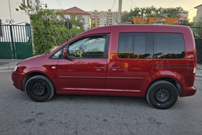 Makina ne shitje ne Tirane - 7,000 Euro