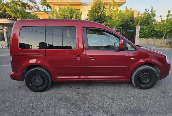 Makina ne shitje ne Tirane - 7,000 Euro