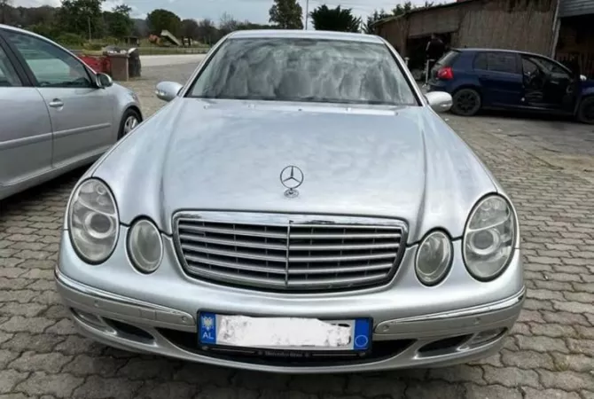 Makina ne shitje ne Tirane, Mercedes-Benz, 2005 Diesel,Kambio Manual Pagesa 4,500  Euro.