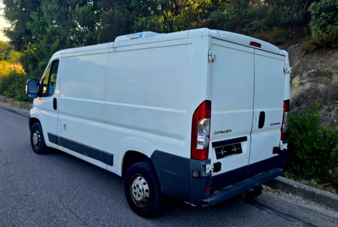 Makina ne shitje ne Tirane - 630,000 Leke