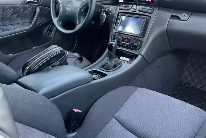 Cars for sale in Tirana - 300,000 Leke