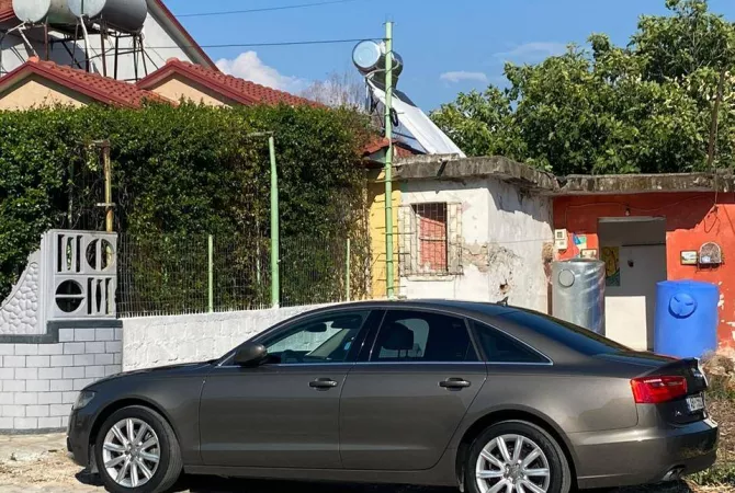 Makina ne shitje ne Tirane - 8,000 Euro