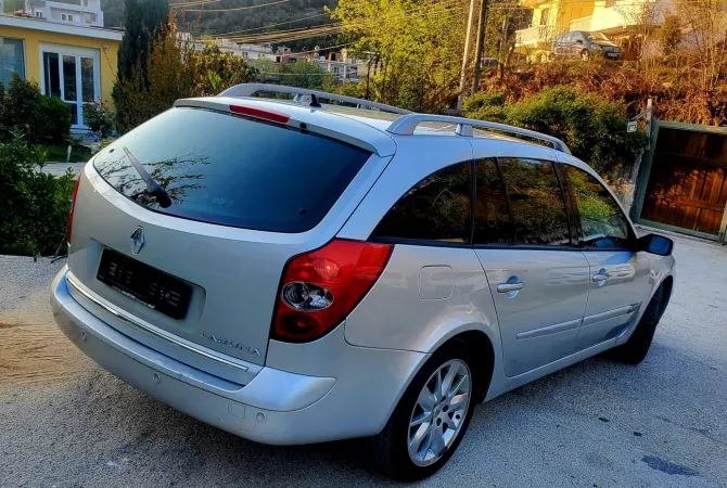 Makina ne shitje ne Tirane - 3,000 Euro