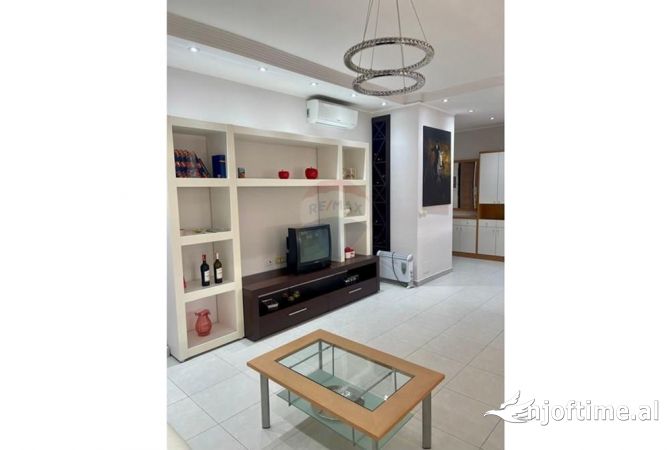 Shtepi me qera 2+1 ne Tirane - 650 Euro