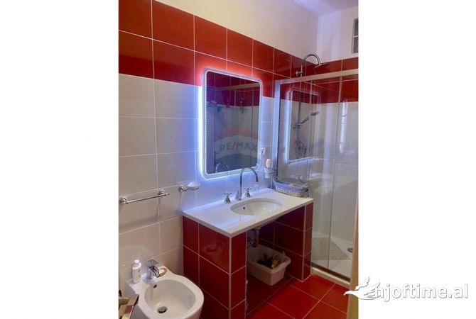 Shtepi me qera Apartament ne Tirane, 2+1, Mobilimi E mobiluar, Pagesa 650  Euro.