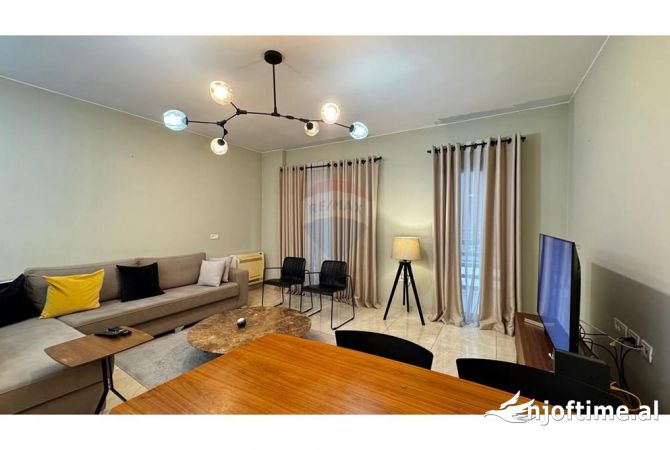 Shtepi me qera Apartament ne Tirane, 2+1, Mobilimi E mobiluar, Pagesa 800  Euro.
