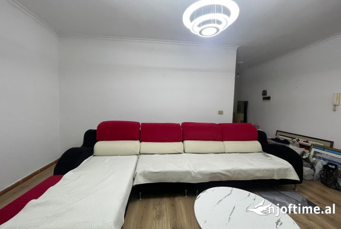 Shtepi me qera Apartament ne Tirane, 1+1, Mobilimi E mobiluar, Pagesa 650  Euro.