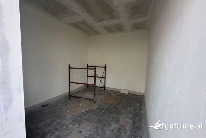 Magazine me Qira - 1000m2 te Rruga e Kavajes