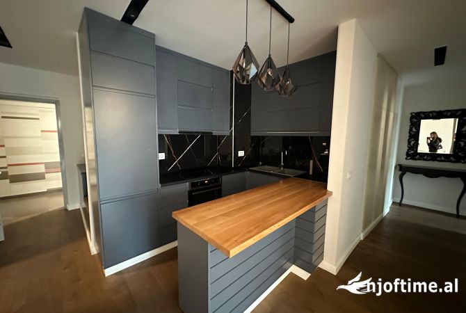 Ambient biznesi me qera 3+1 ne Tirane - 2,000 Euro