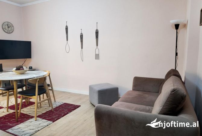 Shtepi me qera 2+1 ne Tirane - 700 Euro
