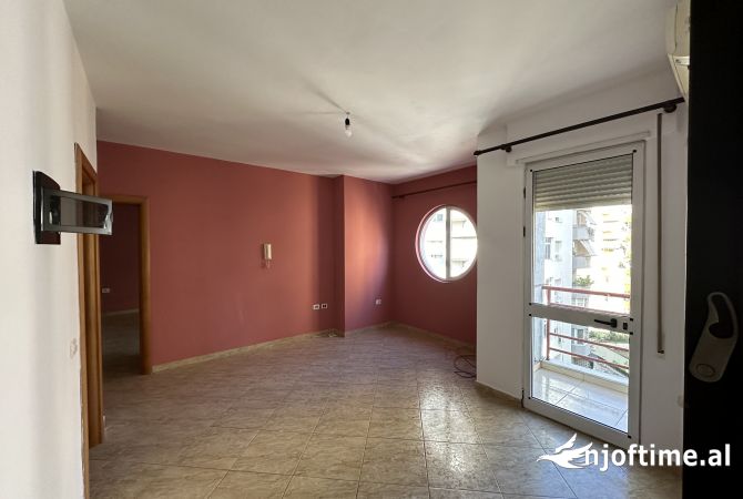 Shtepi me qera 2+1 ne Tirane - 550 Euro