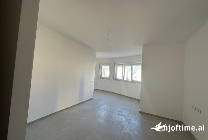 Shtepi me qera 2+1 ne Tirane - 700 Euro