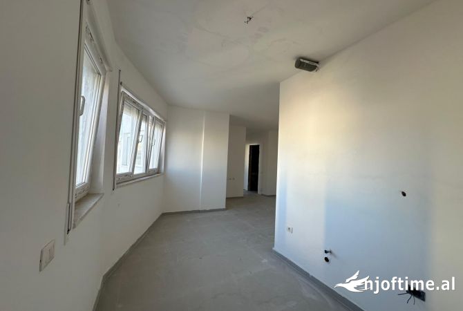 Shtepi me qera 2+1 ne Tirane - 700 Euro