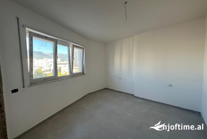 Shtepi me qera Apartament ne Tirane, 2+1, Mobilimi Bosh, pa mobiluar, Pagesa 700  Euro.