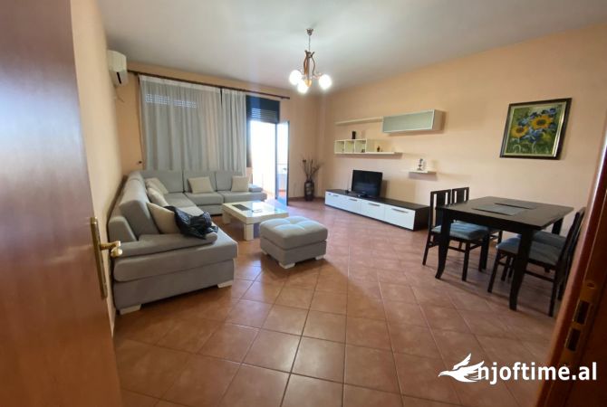 Shtepi me qera Apartament ne Tirane, 2+1, Mobilimi E mobiluar, Pagesa 800  Euro.