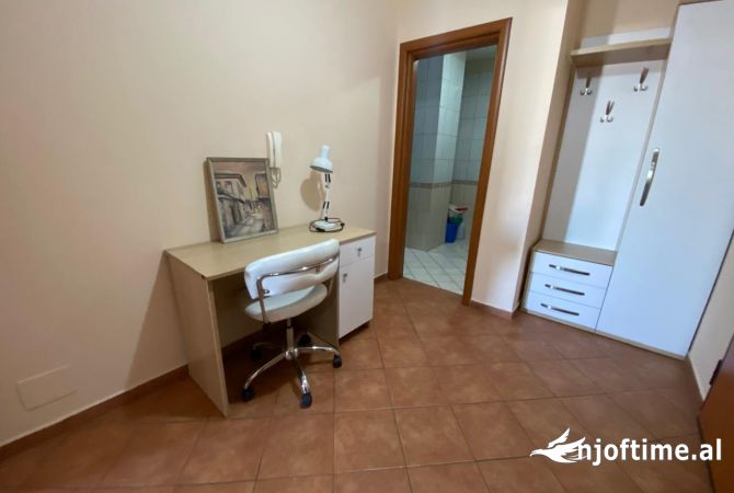 Shtepi me qera Apartament ne Tirane, 2+1, Mobilimi E mobiluar, Pagesa 800  Euro.