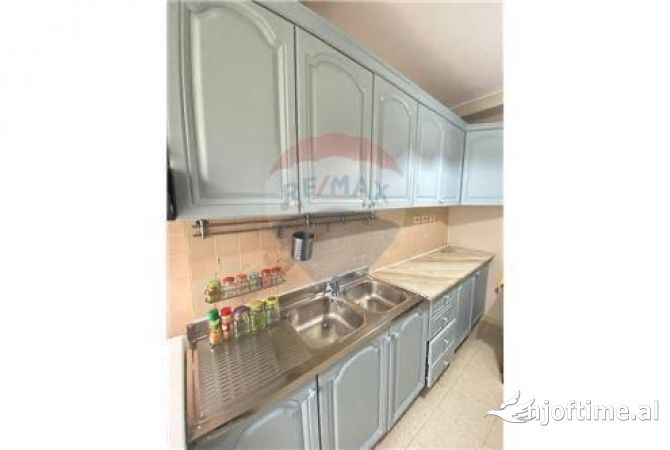 Shtepi me qera Apartament ne Tirane, 1+1, Mobilimi E mobiluar, Pagesa 550  Euro.