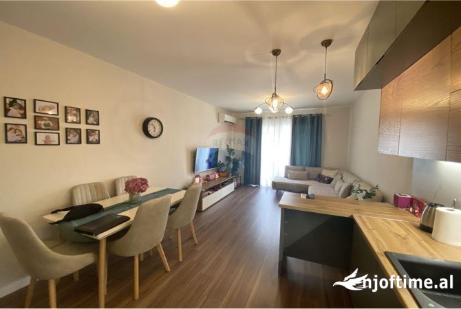 Shtepi me qera 2+1 ne Tirane - 800 Euro